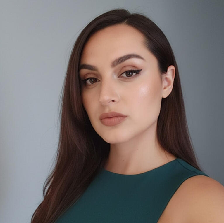 Mariana Holistica Headshot